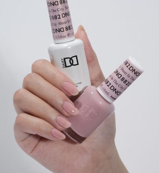 DND 882 Sheer in the city