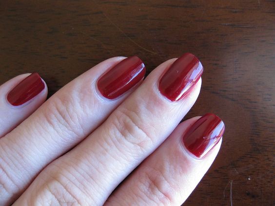 CND Vinylux 106 Bloodline
